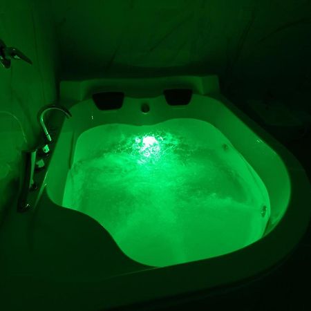 My Brilliant Home With Jacuzzi 2 Steps From St Toledo Naples Extérieur photo