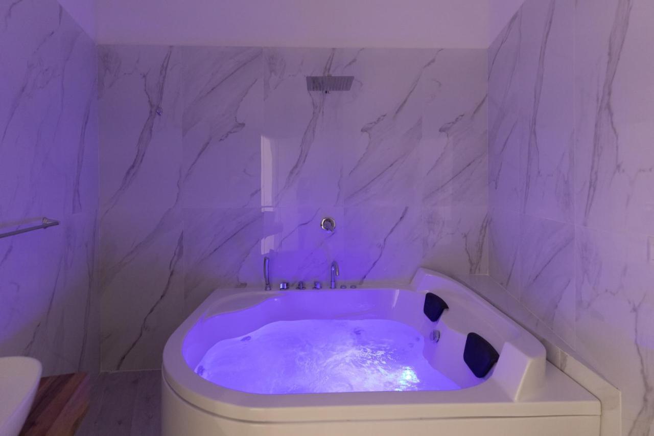 My Brilliant Home With Jacuzzi 2 Steps From St Toledo Naples Extérieur photo