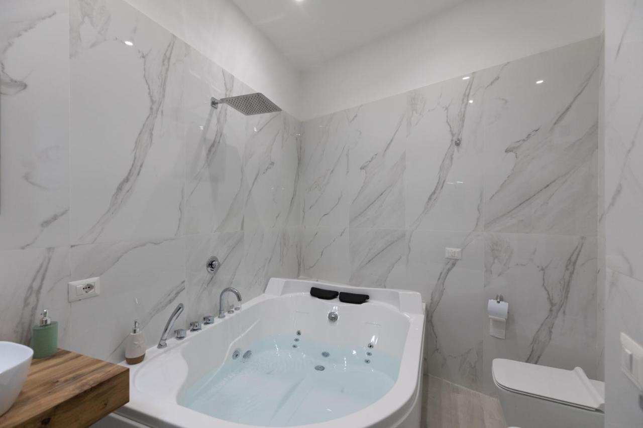 My Brilliant Home With Jacuzzi 2 Steps From St Toledo Naples Extérieur photo