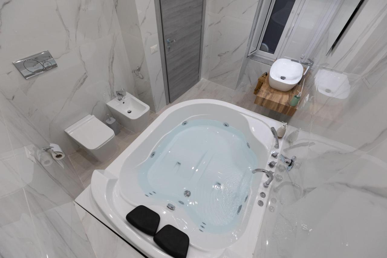 My Brilliant Home With Jacuzzi 2 Steps From St Toledo Naples Extérieur photo